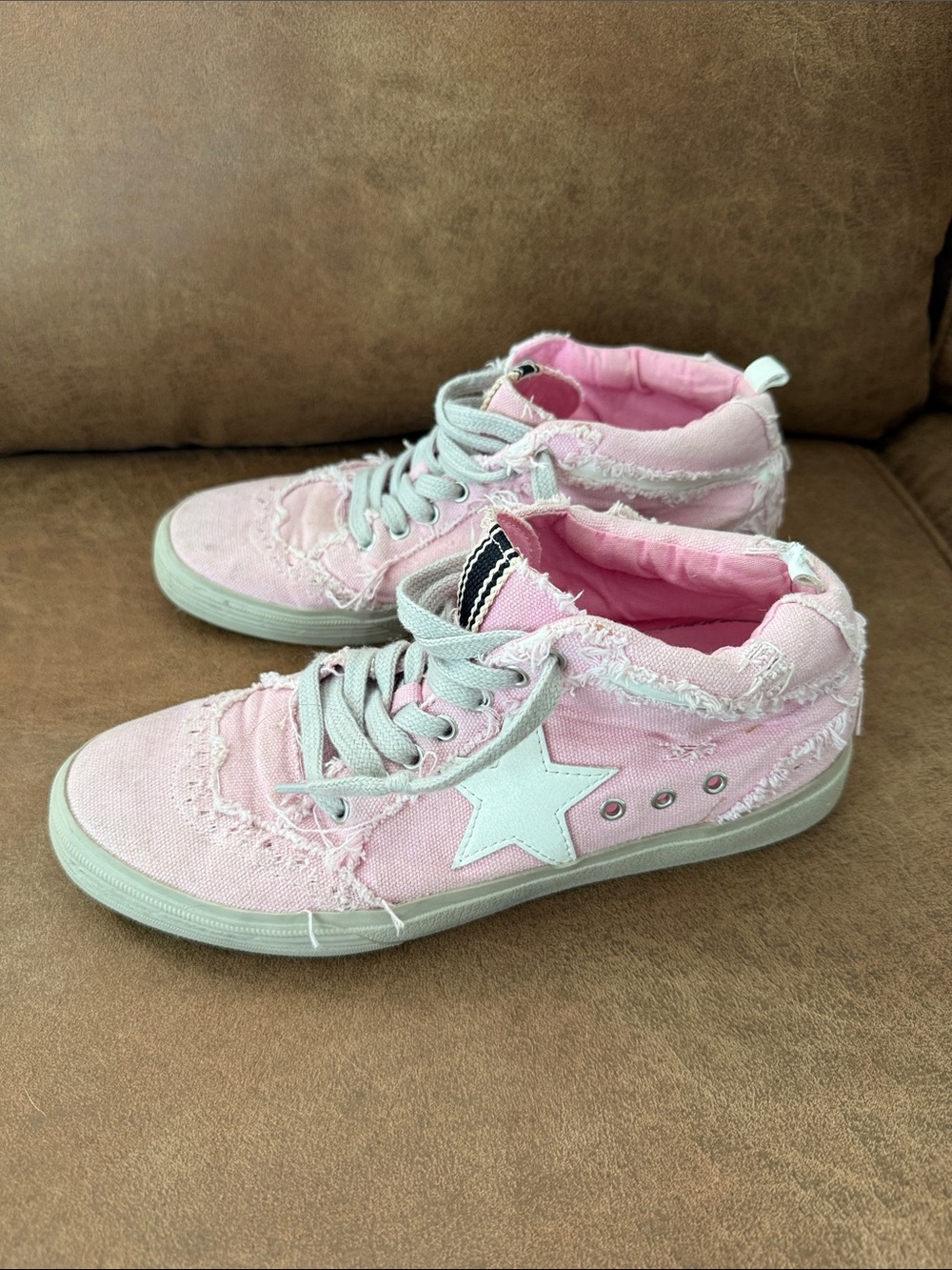 ShuShop Pink High-Top Star Accent Sneakers